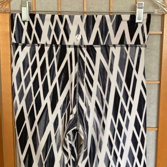 Athletic Collection Capri Legging - Picture 5 of 8